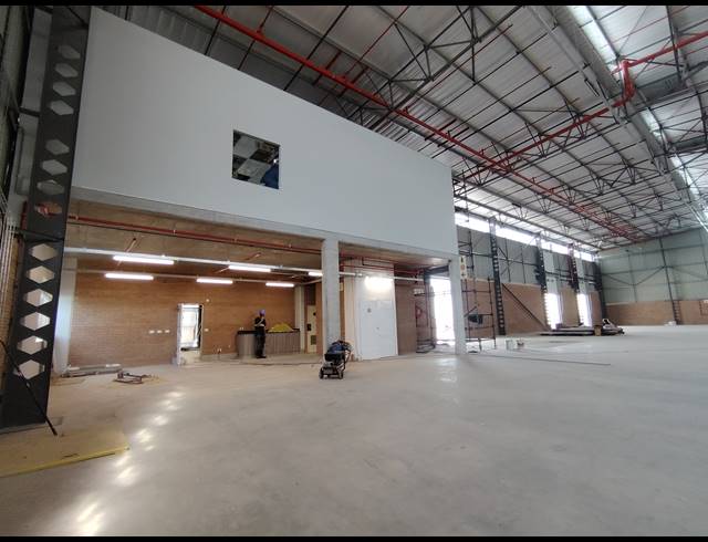 2,208M² WAREHOUSE TO LET IN AIRPORT PARK